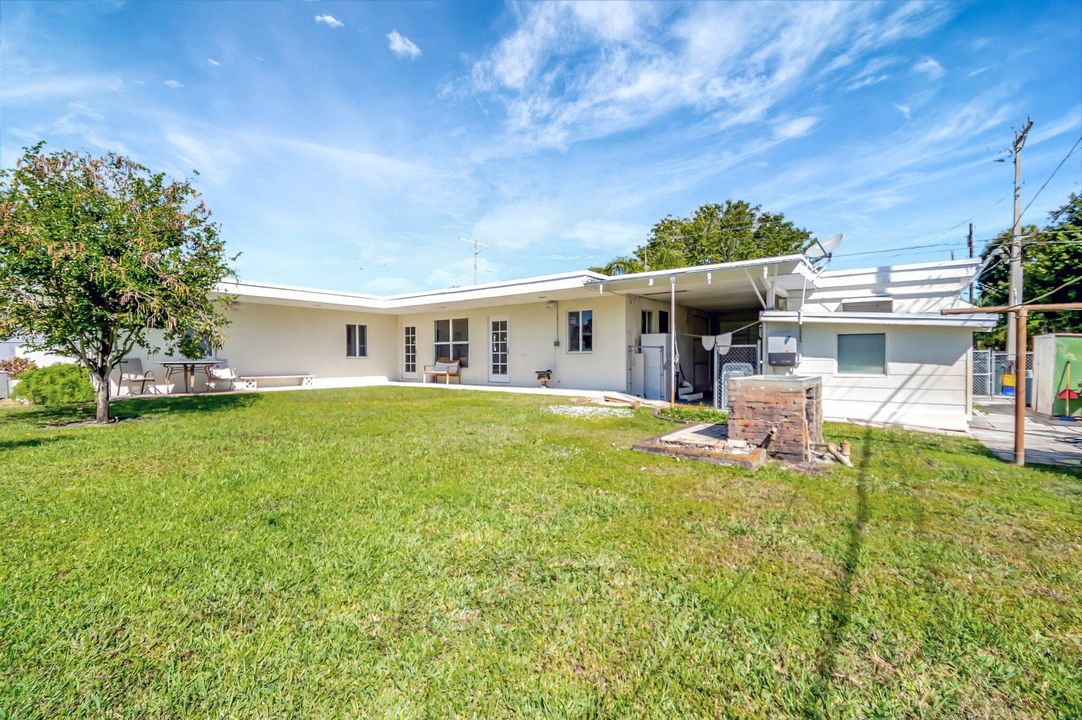 Active With Contract: $595,000 (3 beds, 2 baths, 1184 Square Feet)