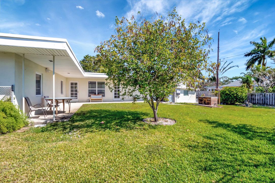 Active With Contract: $595,000 (3 beds, 2 baths, 1184 Square Feet)