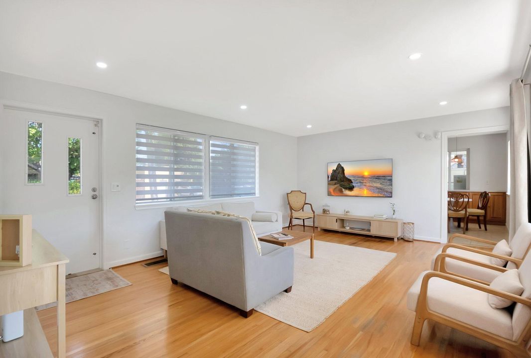 Active With Contract: $595,000 (3 beds, 2 baths, 1184 Square Feet)