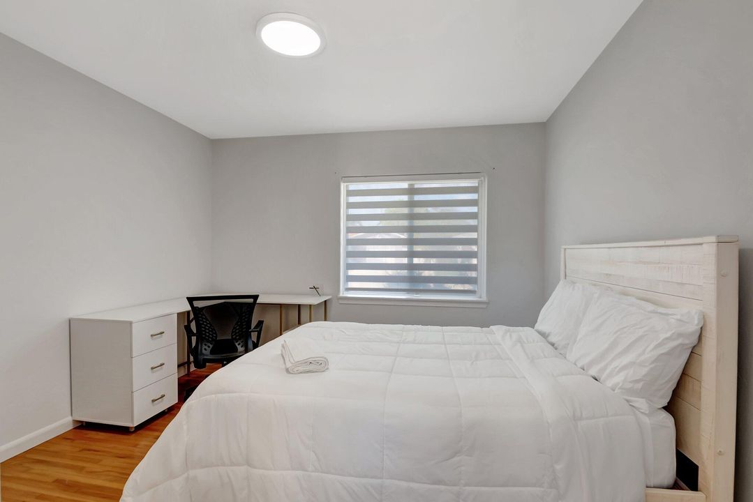 Active With Contract: $595,000 (3 beds, 2 baths, 1184 Square Feet)