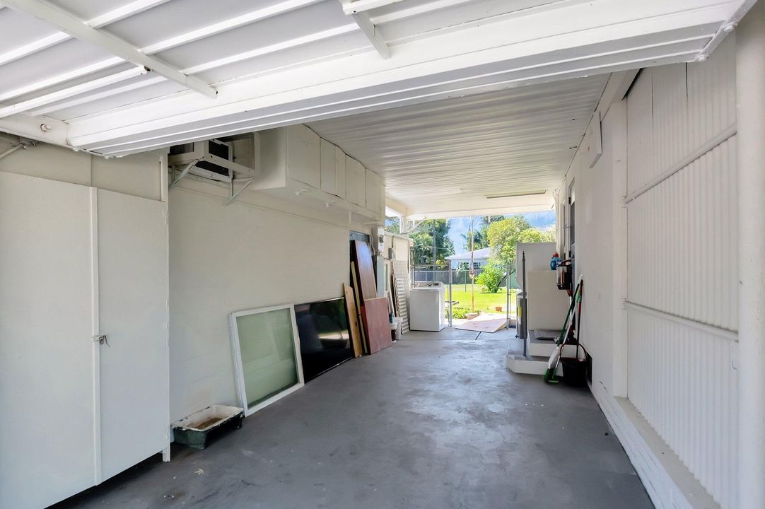 Active With Contract: $595,000 (3 beds, 2 baths, 1184 Square Feet)