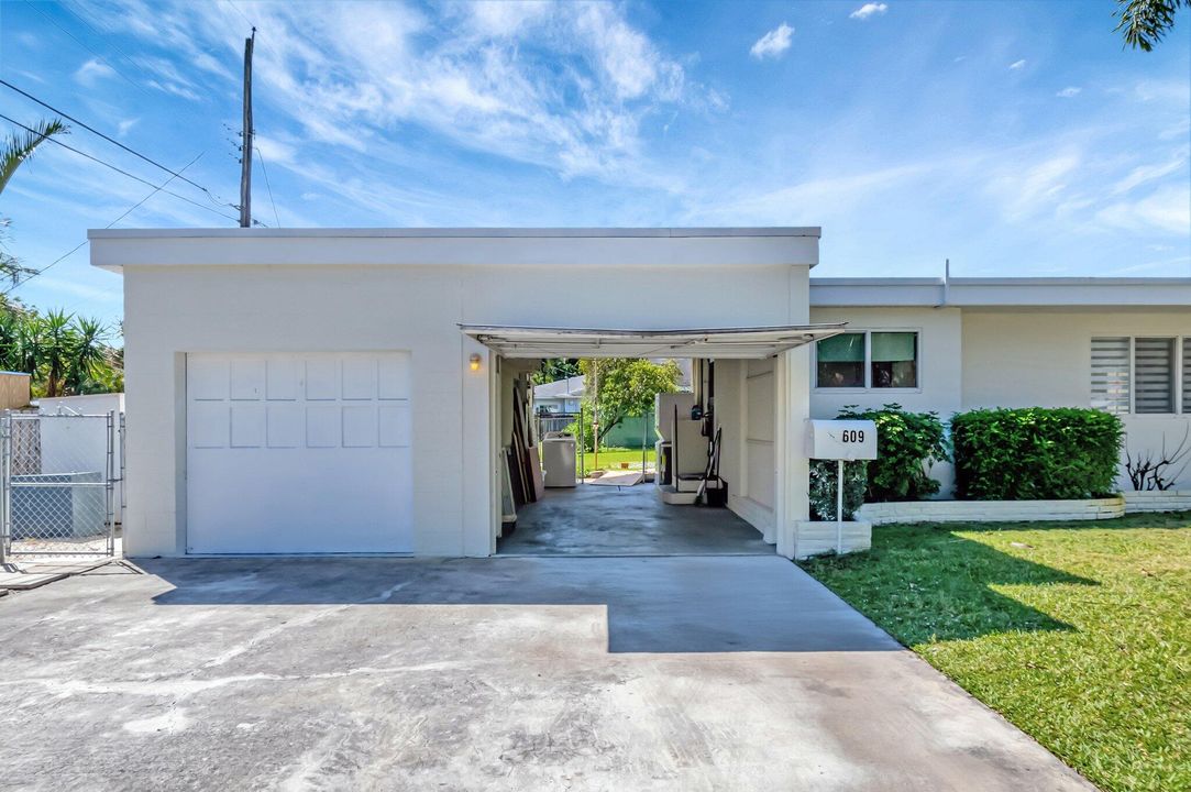 Active With Contract: $595,000 (3 beds, 2 baths, 1184 Square Feet)