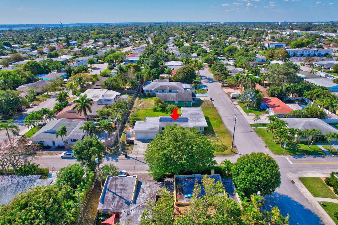 Active With Contract: $595,000 (3 beds, 2 baths, 1184 Square Feet)