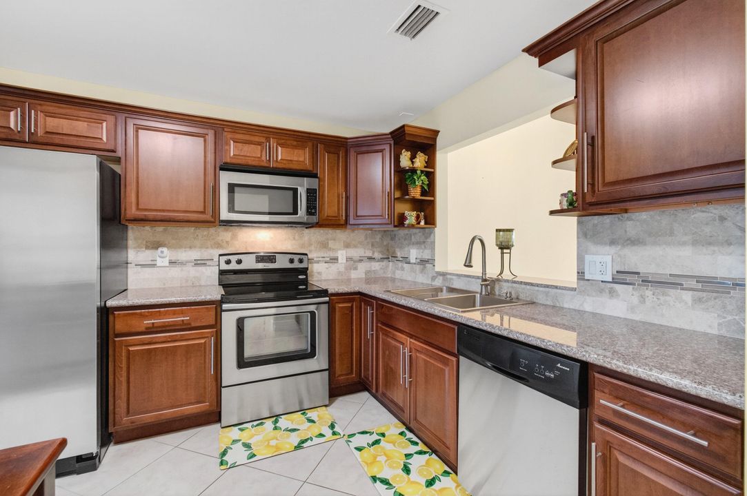 待售: $248,997 (2 贝兹, 2 浴室, 1419 平方英尺)