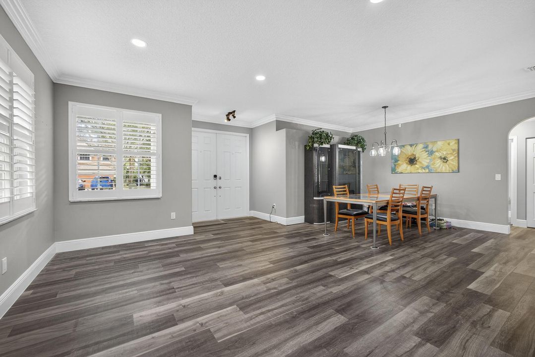 For Sale: $749,000 (5 beds, 2 baths, 2888 Square Feet)