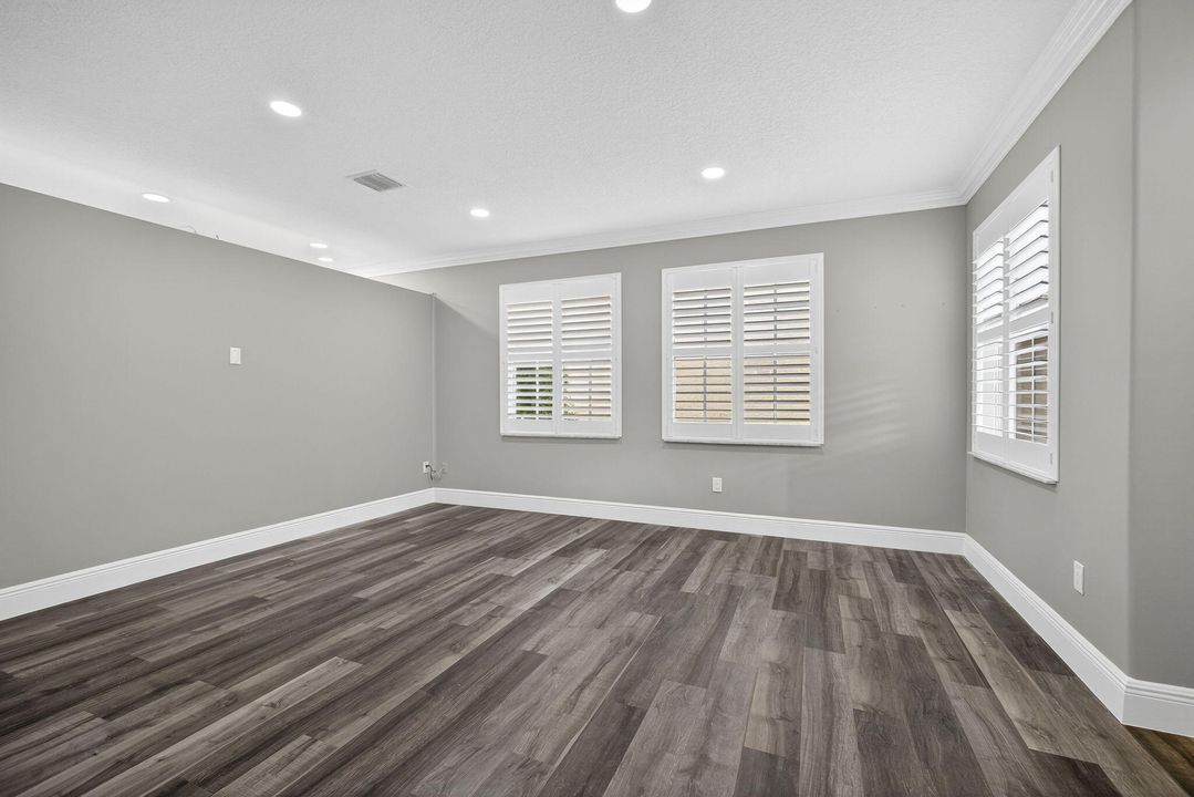 For Sale: $749,000 (5 beds, 2 baths, 2888 Square Feet)