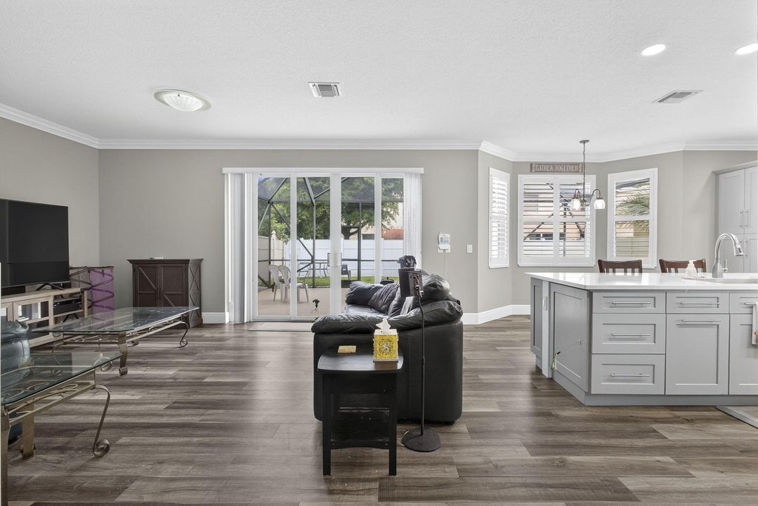 For Sale: $749,000 (5 beds, 2 baths, 2888 Square Feet)