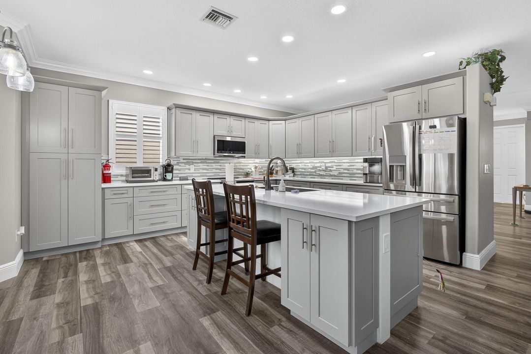 For Sale: $749,000 (5 beds, 2 baths, 2888 Square Feet)