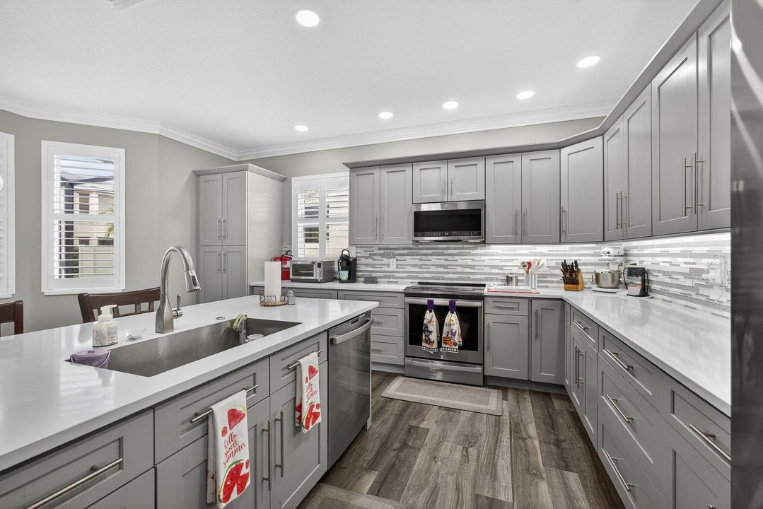 For Sale: $749,000 (5 beds, 2 baths, 2888 Square Feet)