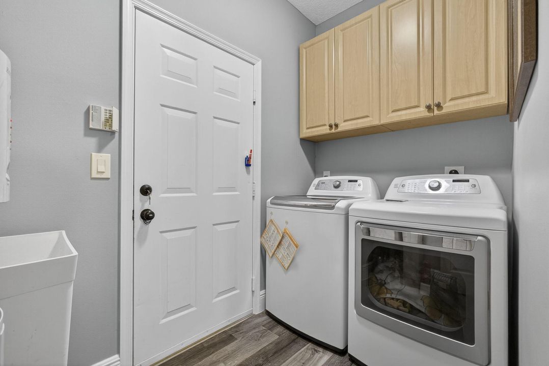 For Sale: $749,000 (5 beds, 2 baths, 2888 Square Feet)