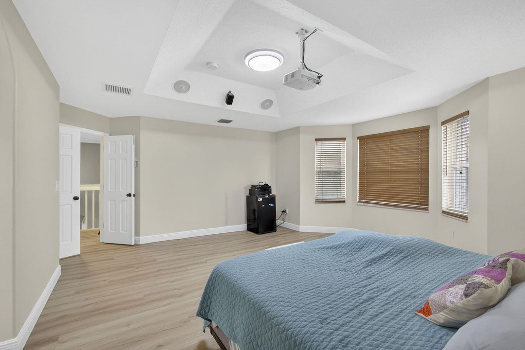 For Sale: $749,000 (5 beds, 2 baths, 2888 Square Feet)