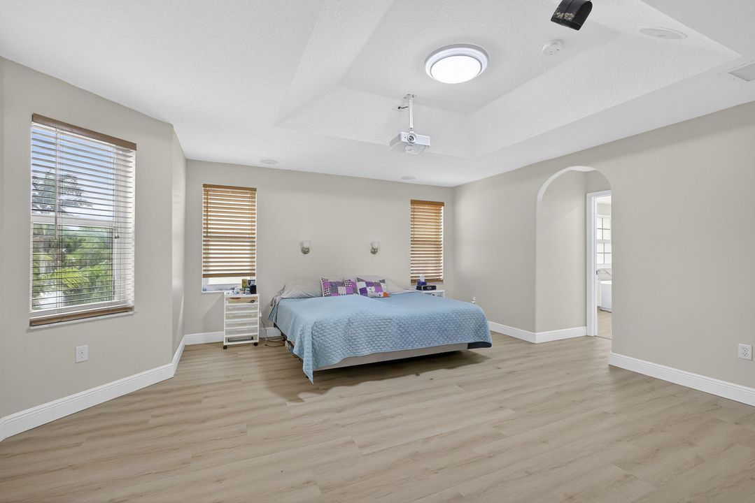 For Sale: $749,000 (5 beds, 2 baths, 2888 Square Feet)