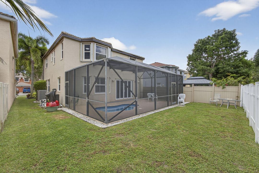 For Sale: $749,000 (5 beds, 2 baths, 2888 Square Feet)