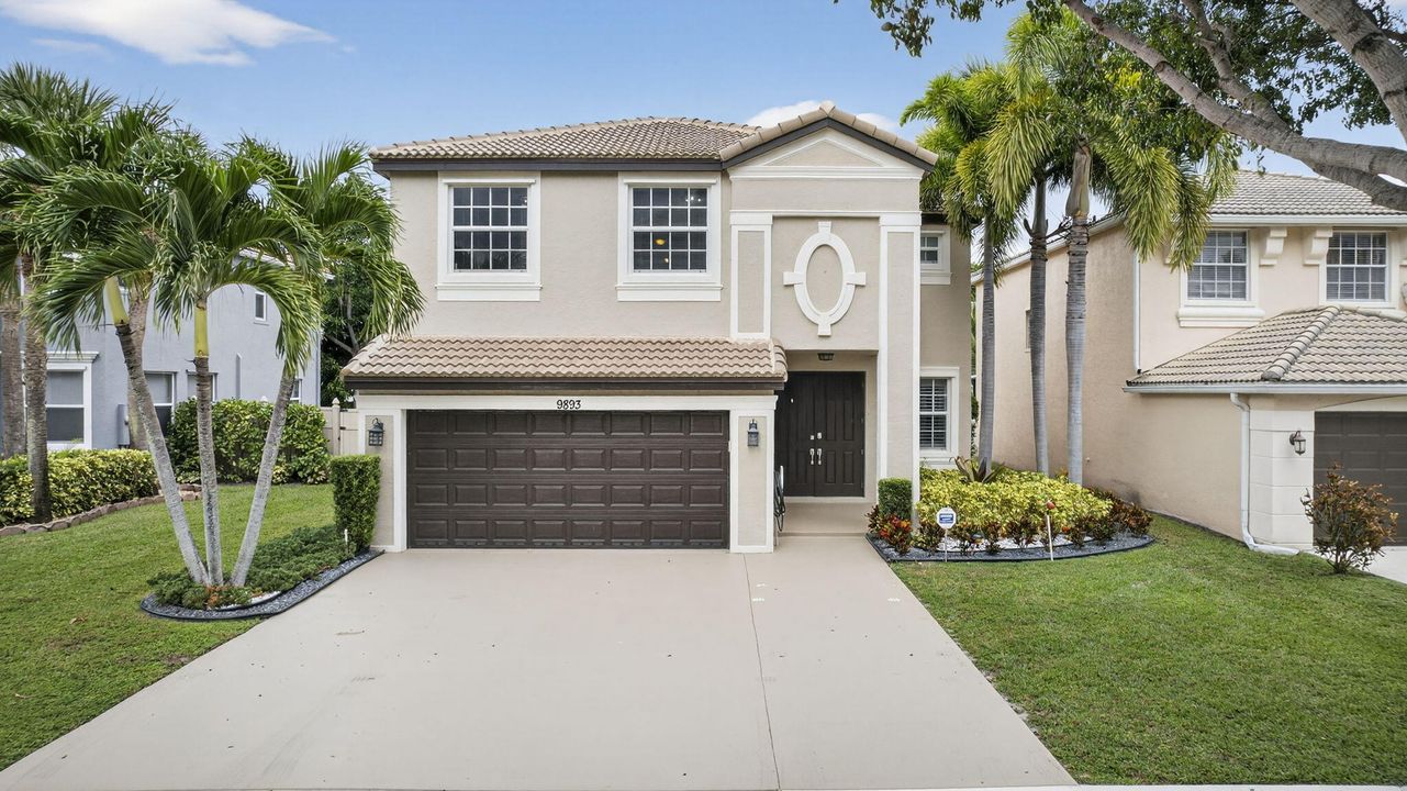 For Sale: $749,000 (5 beds, 2 baths, 2888 Square Feet)