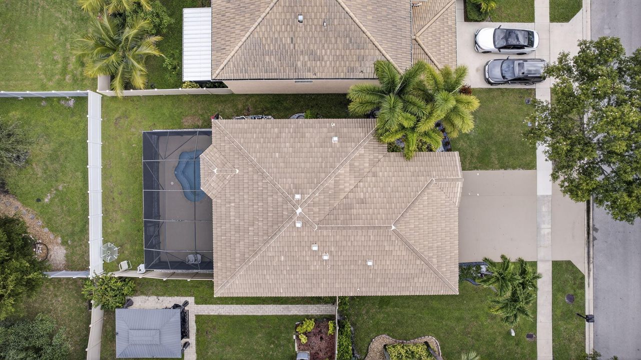 For Sale: $749,000 (5 beds, 2 baths, 2888 Square Feet)