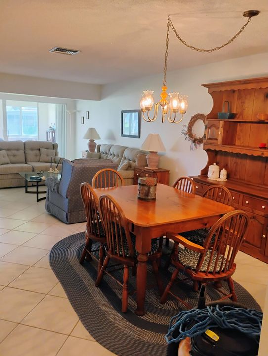 For Rent: $2,300 (2 beds, 2 baths, 1104 Square Feet)