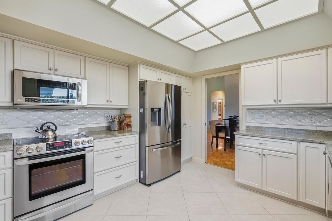 For Sale: $840,000 (3 beds, 2 baths, 2627 Square Feet)