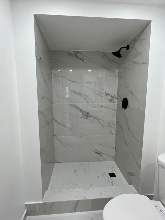 合同活跃: $2,100 (2 贝兹, 2 浴室, 936 平方英尺)