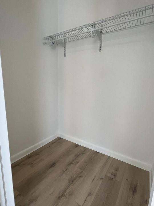 合同活跃: $2,100 (2 贝兹, 2 浴室, 936 平方英尺)