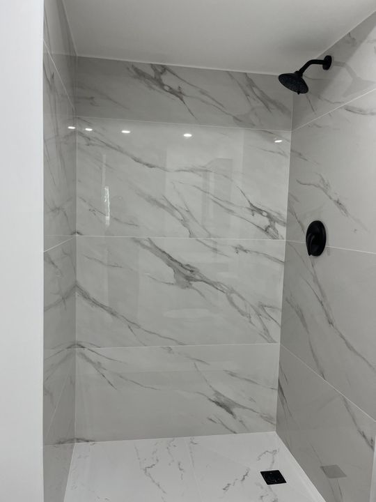 合同活跃: $2,100 (2 贝兹, 2 浴室, 936 平方英尺)