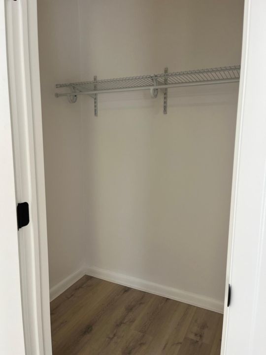 合同活跃: $2,100 (2 贝兹, 2 浴室, 936 平方英尺)