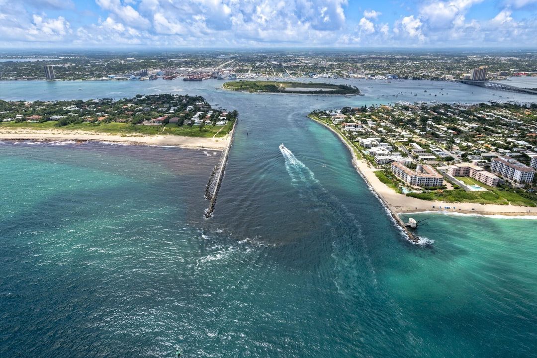 For Sale: $7,550,000 (4 beds, 4 baths, 4167 Square Feet)