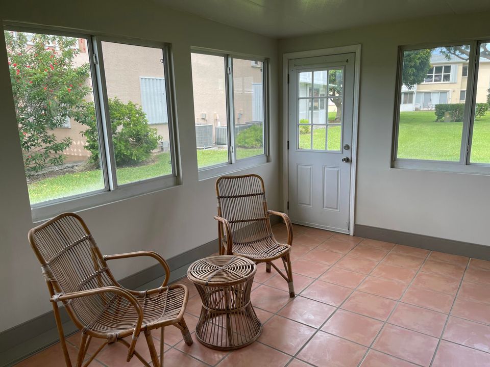 For Rent: $2,300 (2 beds, 2 baths, 1104 Square Feet)