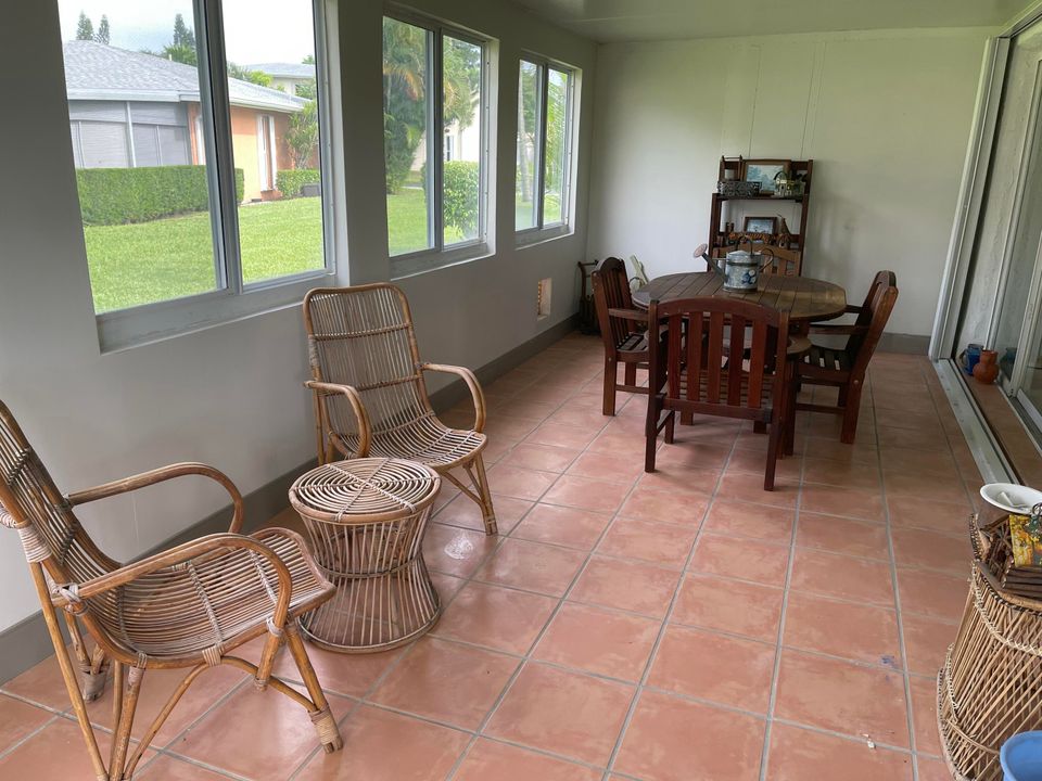 For Rent: $2,300 (2 beds, 2 baths, 1104 Square Feet)