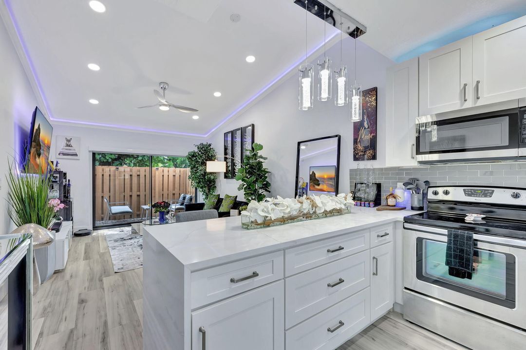 Recently Sold: $395,000 (2 beds, 2 baths, 1120 Square Feet)