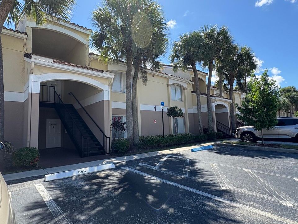 For Sale: $175,000 (1 beds, 1 baths, 768 Square Feet)