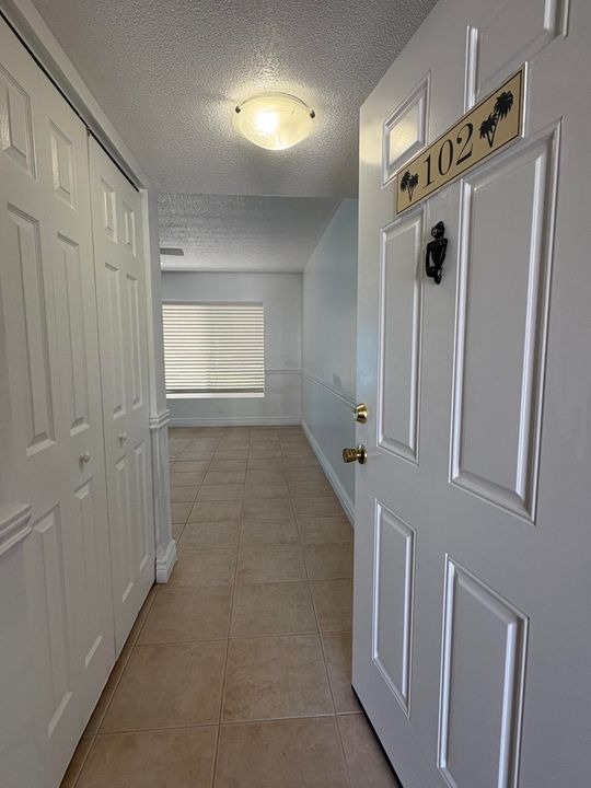 For Sale: $175,000 (1 beds, 1 baths, 768 Square Feet)