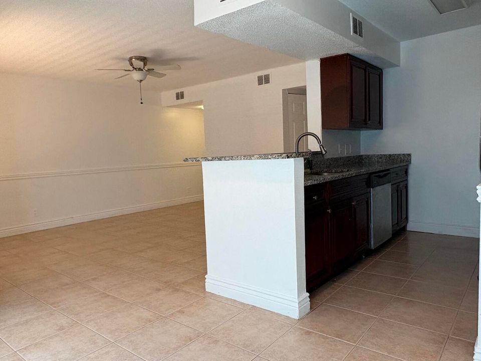 For Sale: $175,000 (1 beds, 1 baths, 768 Square Feet)