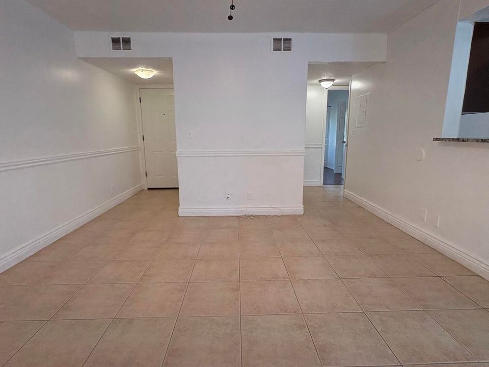 For Sale: $175,000 (1 beds, 1 baths, 768 Square Feet)