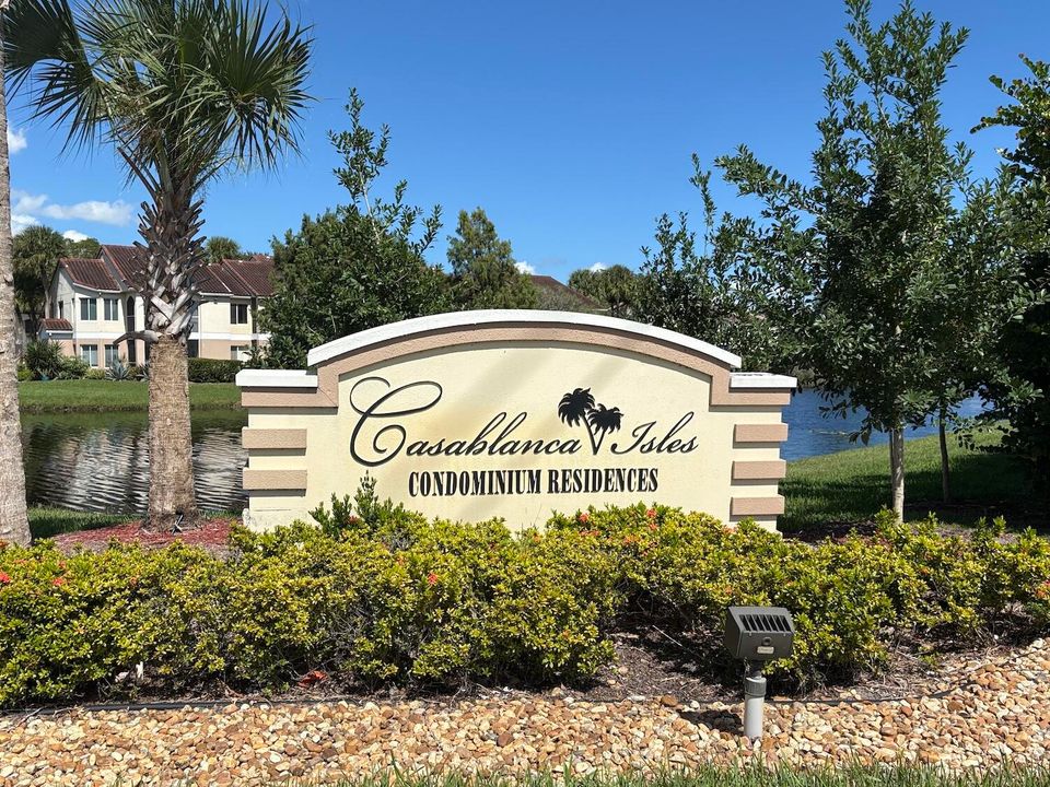 For Sale: $175,000 (1 beds, 1 baths, 768 Square Feet)