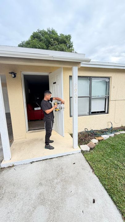 Recently Rented: $2,000 (2 beds, 1 baths, 916 Square Feet)