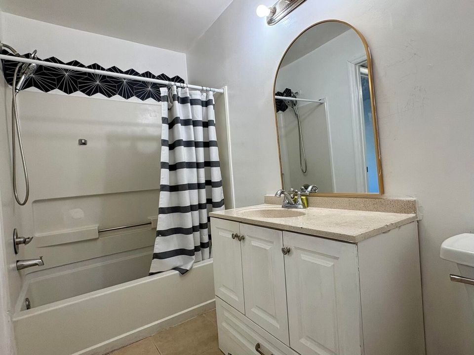 For Sale: $175,000 (1 beds, 1 baths, 768 Square Feet)