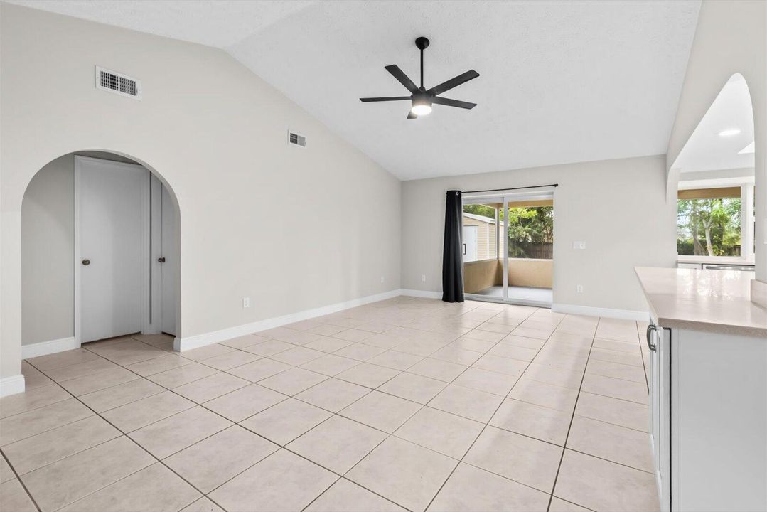 出租: $2,500 (3 贝兹, 2 浴室, 1829 平方英尺)