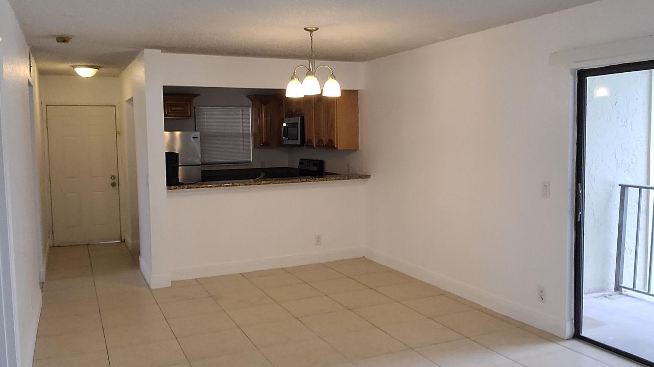For Rent: $1,900 (2 beds, 2 baths, 900 Square Feet)