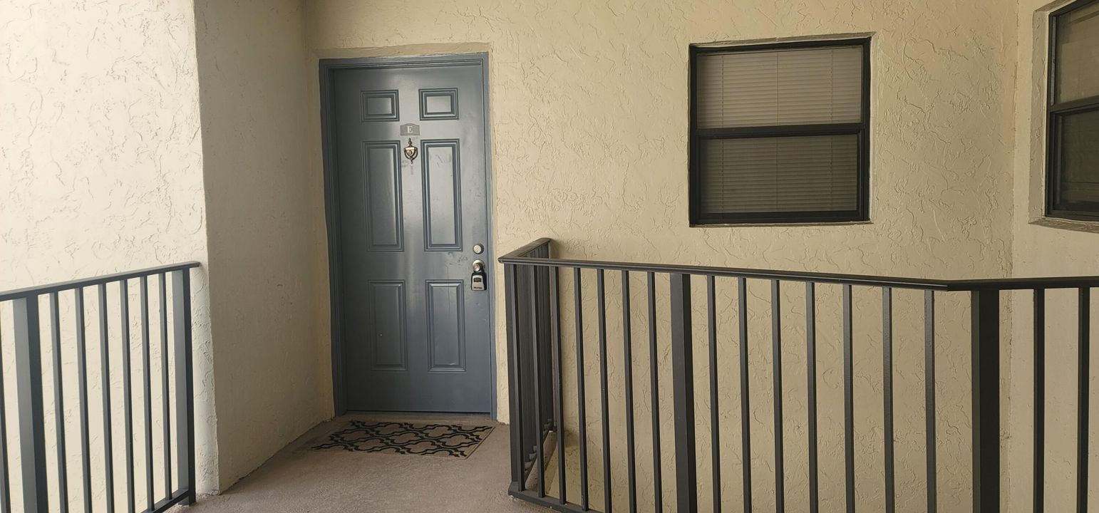 For Rent: $1,900 (2 beds, 2 baths, 900 Square Feet)