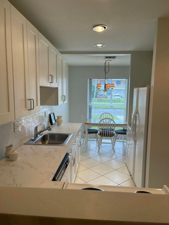 For Rent: $2,300 (2 beds, 2 baths, 1104 Square Feet)