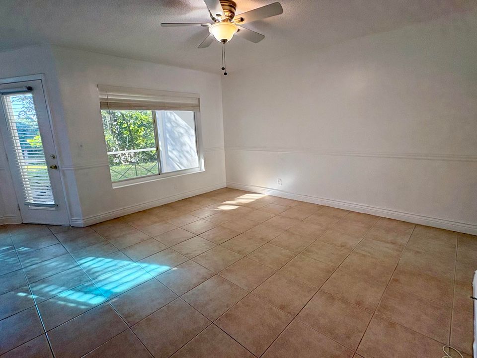 For Sale: $175,000 (1 beds, 1 baths, 768 Square Feet)