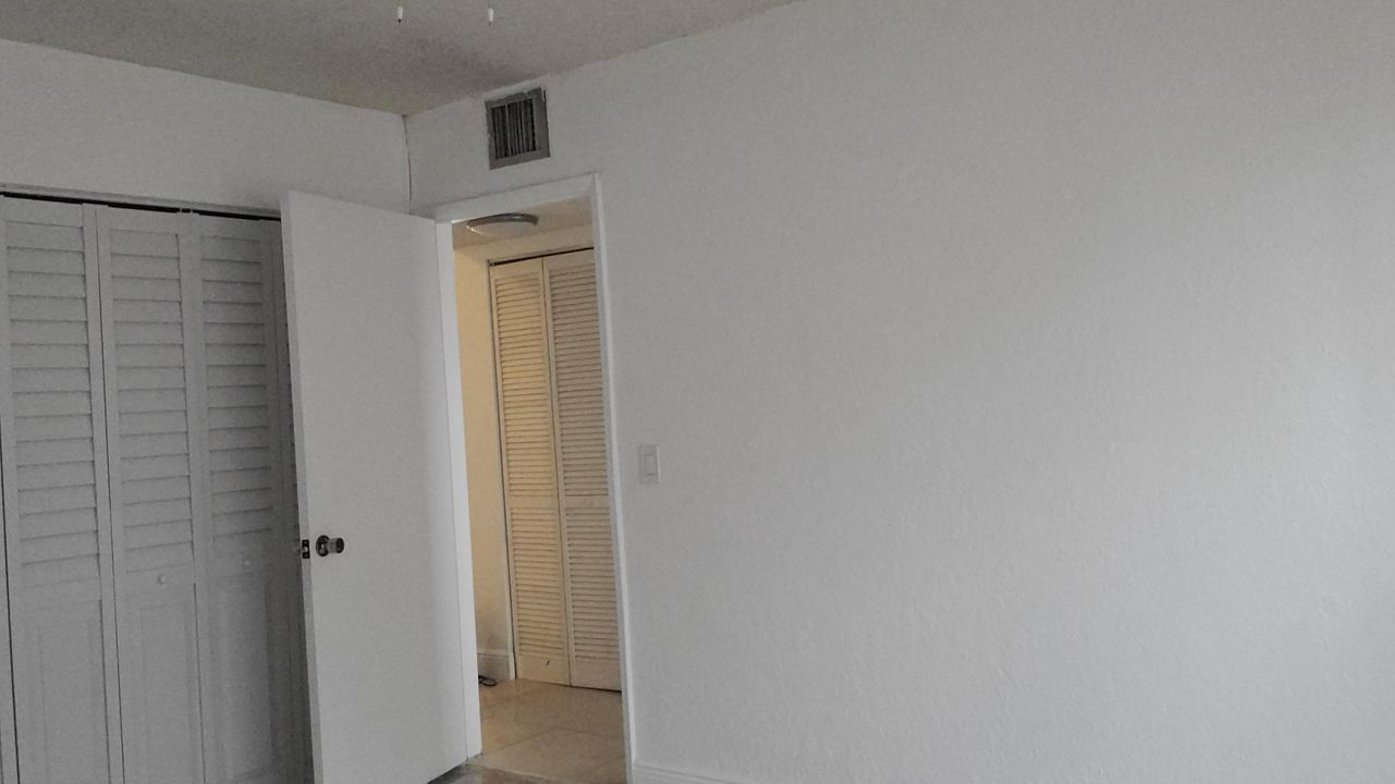 For Rent: $1,900 (2 beds, 2 baths, 900 Square Feet)