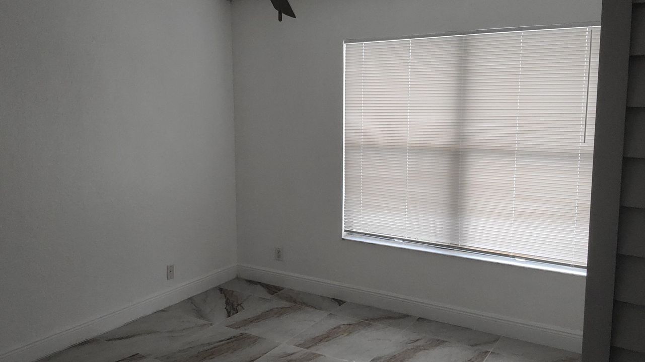 For Rent: $1,900 (2 beds, 2 baths, 900 Square Feet)