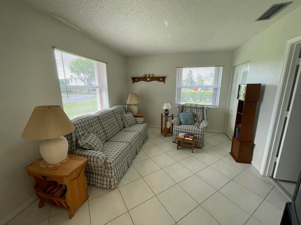 For Rent: $2,300 (2 beds, 2 baths, 1104 Square Feet)