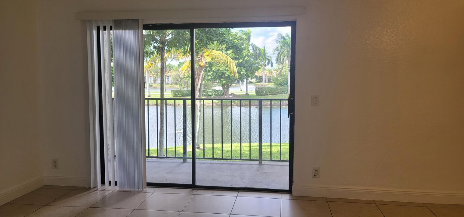 For Rent: $1,900 (2 beds, 2 baths, 900 Square Feet)