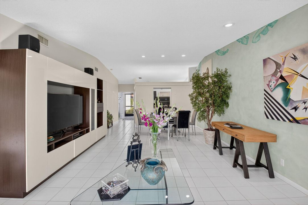 For Sale: $379,000 (2 beds, 2 baths, 1310 Square Feet)