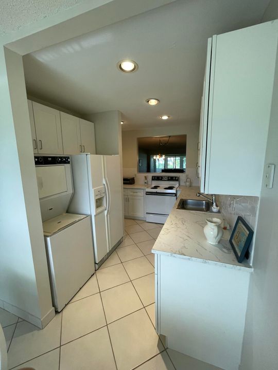 For Rent: $2,300 (2 beds, 2 baths, 1104 Square Feet)