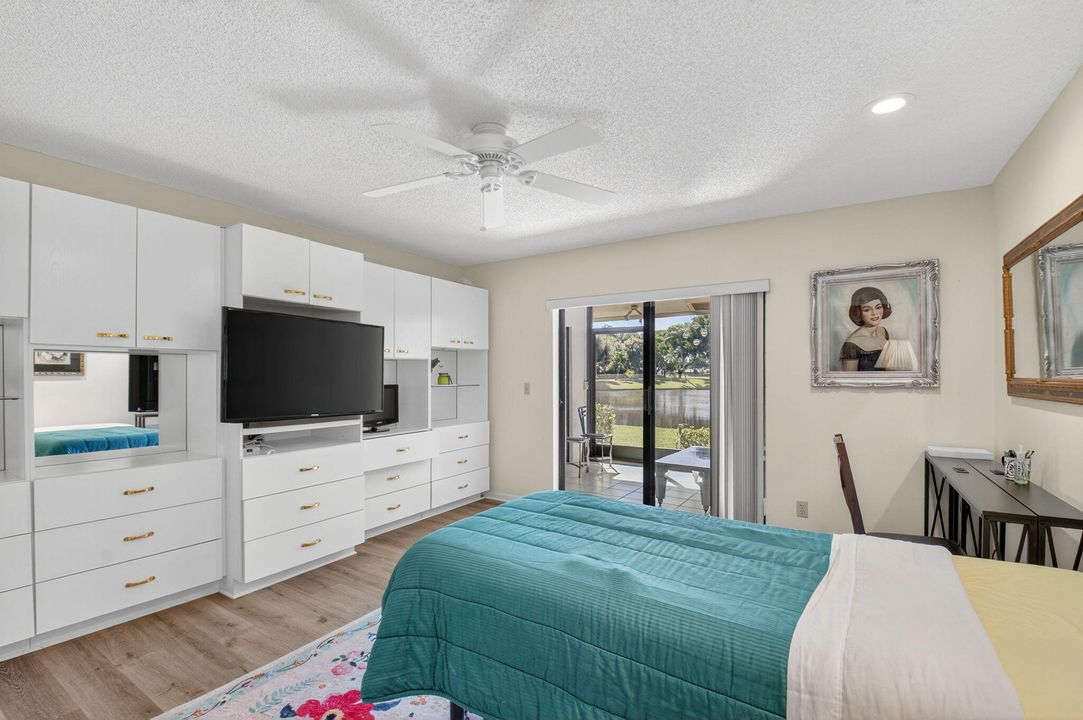 For Sale: $379,000 (2 beds, 2 baths, 1310 Square Feet)