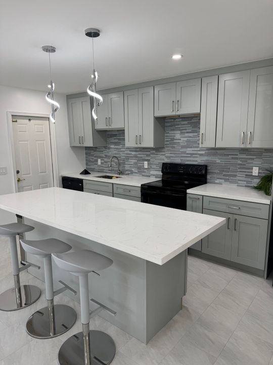 For Rent: $2,000 (1 beds, 1 baths, 640 Square Feet)