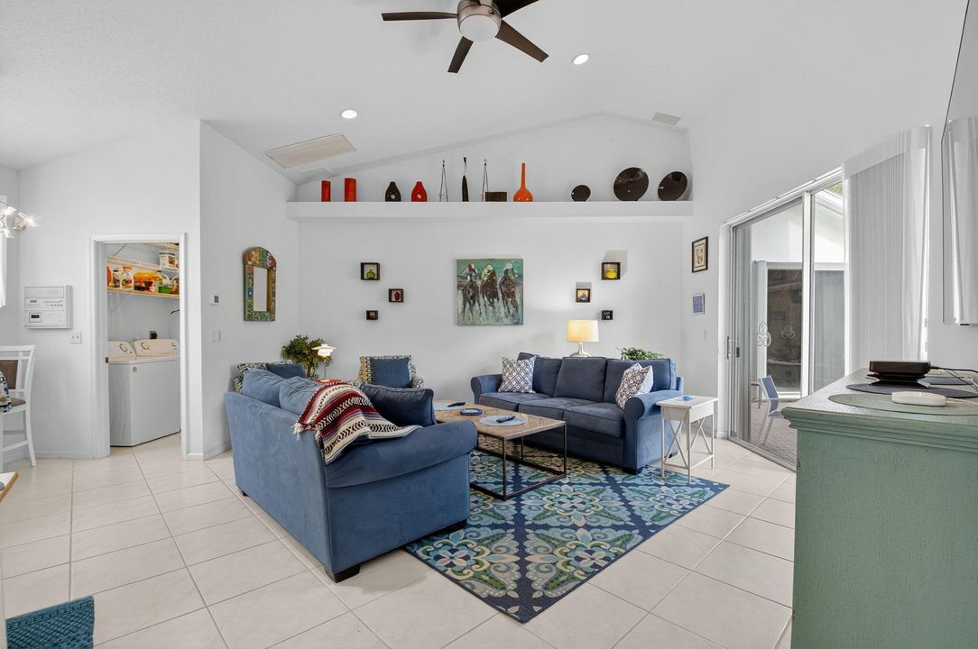 Под контрактом: $550,000 (3 спален, 3 ванн, 1985 Квадратных фут)